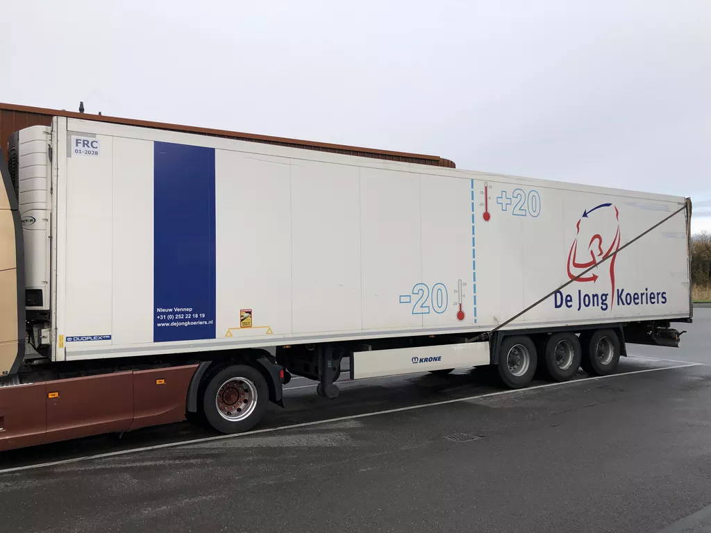 Krone Kuhlauflieger doppelstock mit Carrier Vector 1550