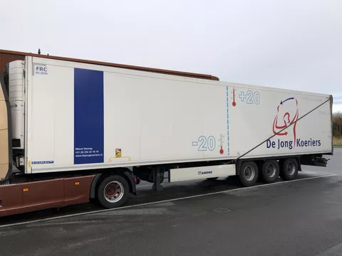 Krone Kuhlauflieger doppelstock mit Carrier Vector 1550