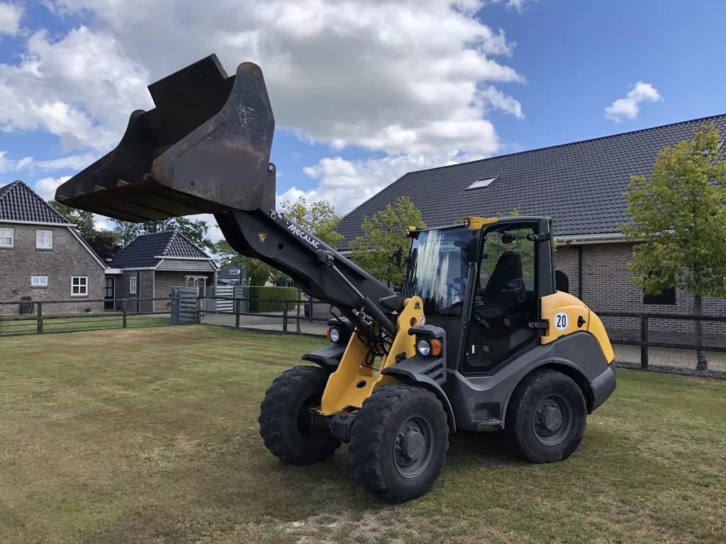 Mecalac AX 700