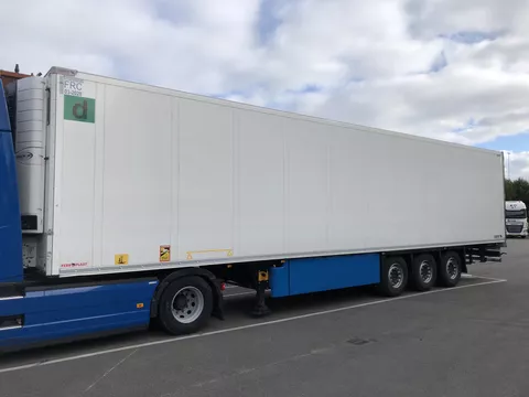 Schmitz Cargobull Kuhler mit Carrier Vector 1550