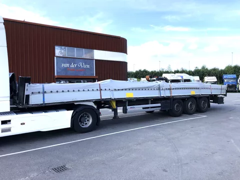 Schmitz Cargobull Huiftrailer ket alu.zijborden.
